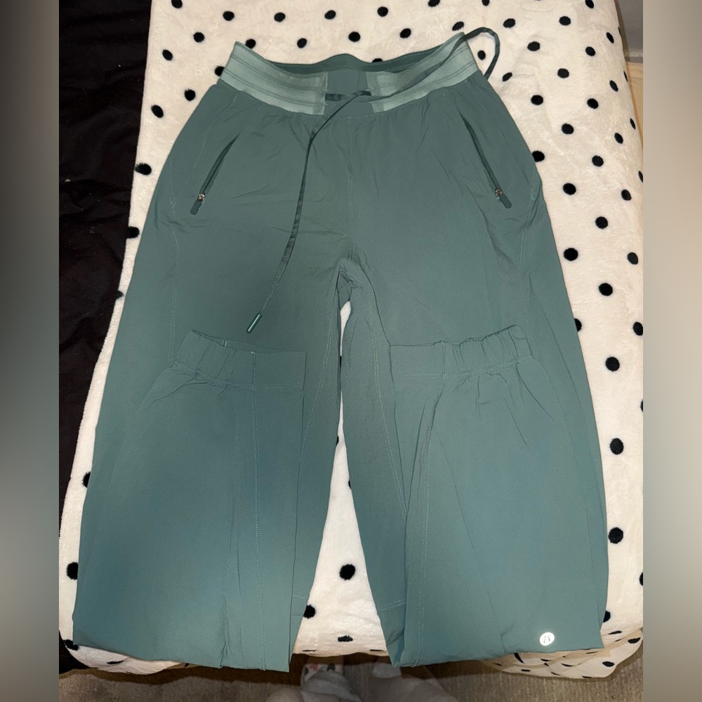 Green lululemon woman’s joggers